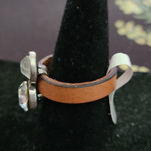 CUBIC Zirconia and Faux Leather Minimalist Ring Size 7 - Picture 2 of 5